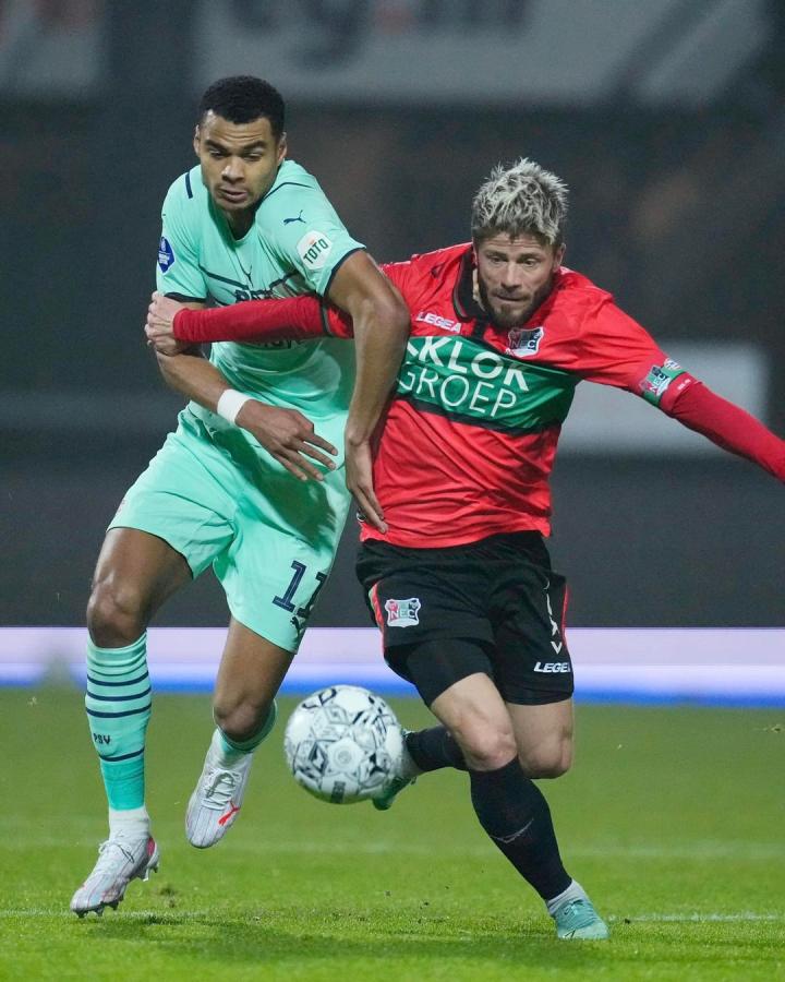 登和保罗正 登和保罗正